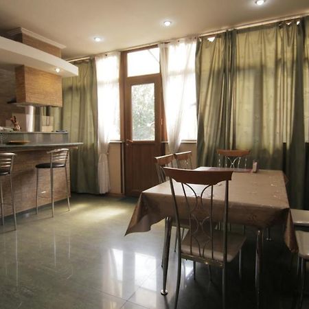 Apartment On Sanapiro Tbilisi Ngoại thất bức ảnh