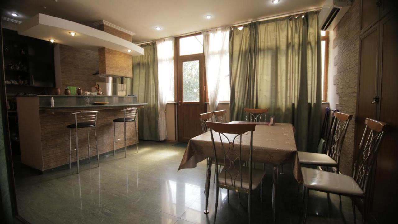 Apartment On Sanapiro Tbilisi Ngoại thất bức ảnh